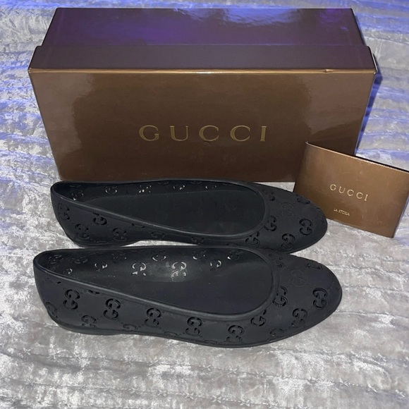 Gucci flat shoes size 38 is size US 7-1/2 excellent condition never worn box inc - Picture 1 of 4